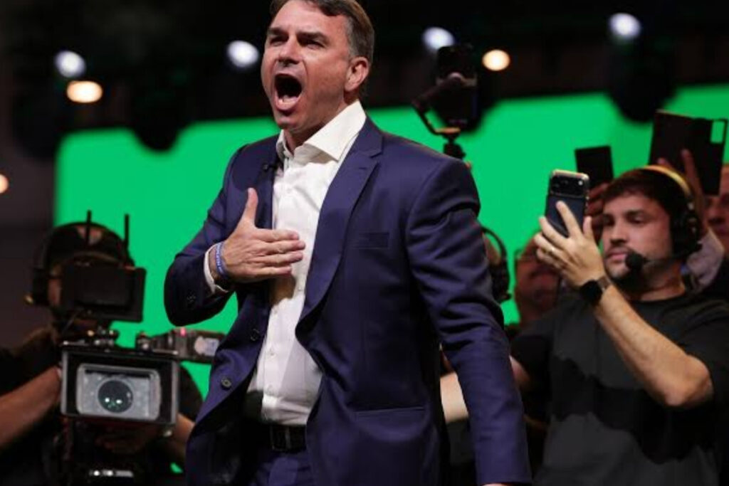 Eski Brezilya Devlet Başkanı Jair Bolsonaro’nun oğlu Senatör Flavio Bolsonaro cumhurbaşkanı adayı oldu