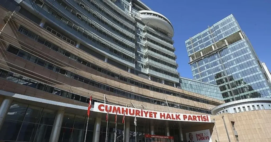 281 eski milletvekili CHP’den istifa etti